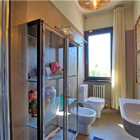 5 bedroom villa with pool and tennis court near San Gimignano, sleeps 10